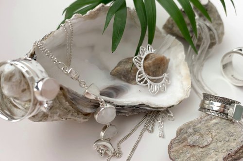 Care and maintenance of silver jewelry, tips for preserving the beauty of silver jewelry