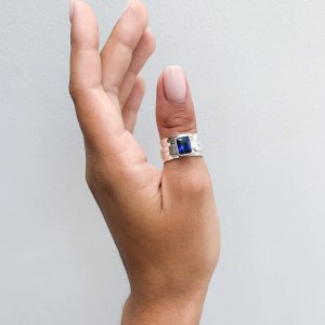 Кольцо-механизм с прямоугольным камнем (Сапфир)