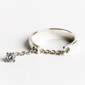 Ring with movable chain and white zircon