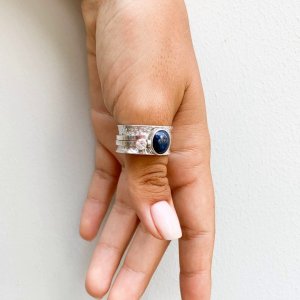 A mechanical ring with a sapphire