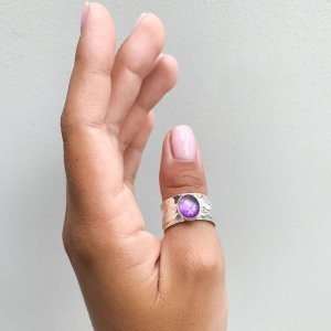 Mechanical ring with amethyst and zircon