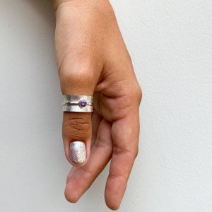 A mechanical ring with amethyst