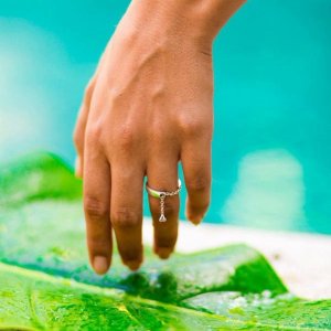 Каблучка з рухомим ланцюжком