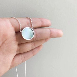 Double-sided pendant with mother of pearl