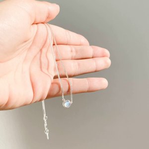 Moonstone pendant Ø 6 mm