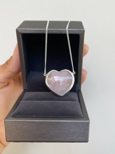Подвеска с розовым кварцем в форме сердца
